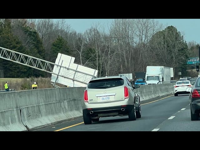 Highway sign crashes onto I-77 near Charlotte, NC