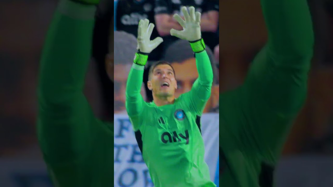 We love our 𝐛𝐫𝐢𝐜𝐤 𝐰𝐚𝐥𝐥 🧤🧱 #goalie #goalkeeper #mls #croatian #brickwall #soccershorts